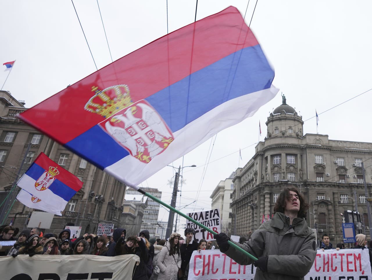 Študenti počas protivládneho protestu v Belehrade.