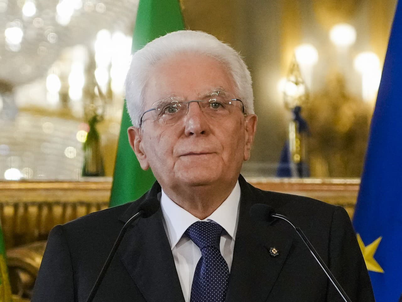 Taliansky prezident Sergio Mattarella oznamuje, že podpísal dekrét o rozpustení parlamentu.