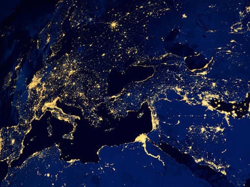 Pohľad Európu, časť Afriky a Blízky východ počas nočných hodín