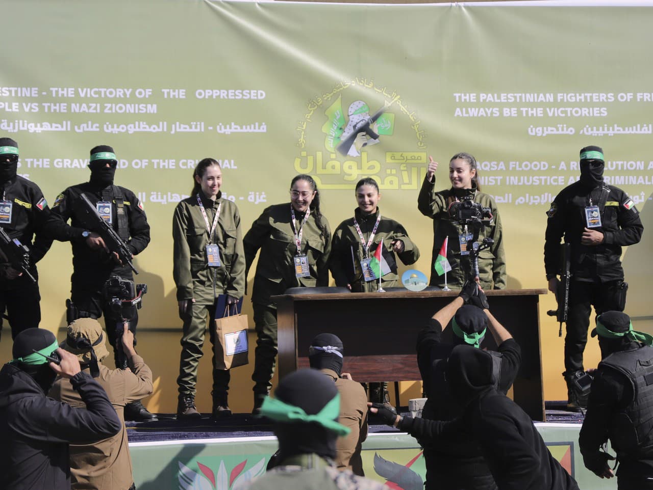 Hamas odovzdal Červenému krížu v centre Gazy ďalších štyroch izraelských rukojemníkov