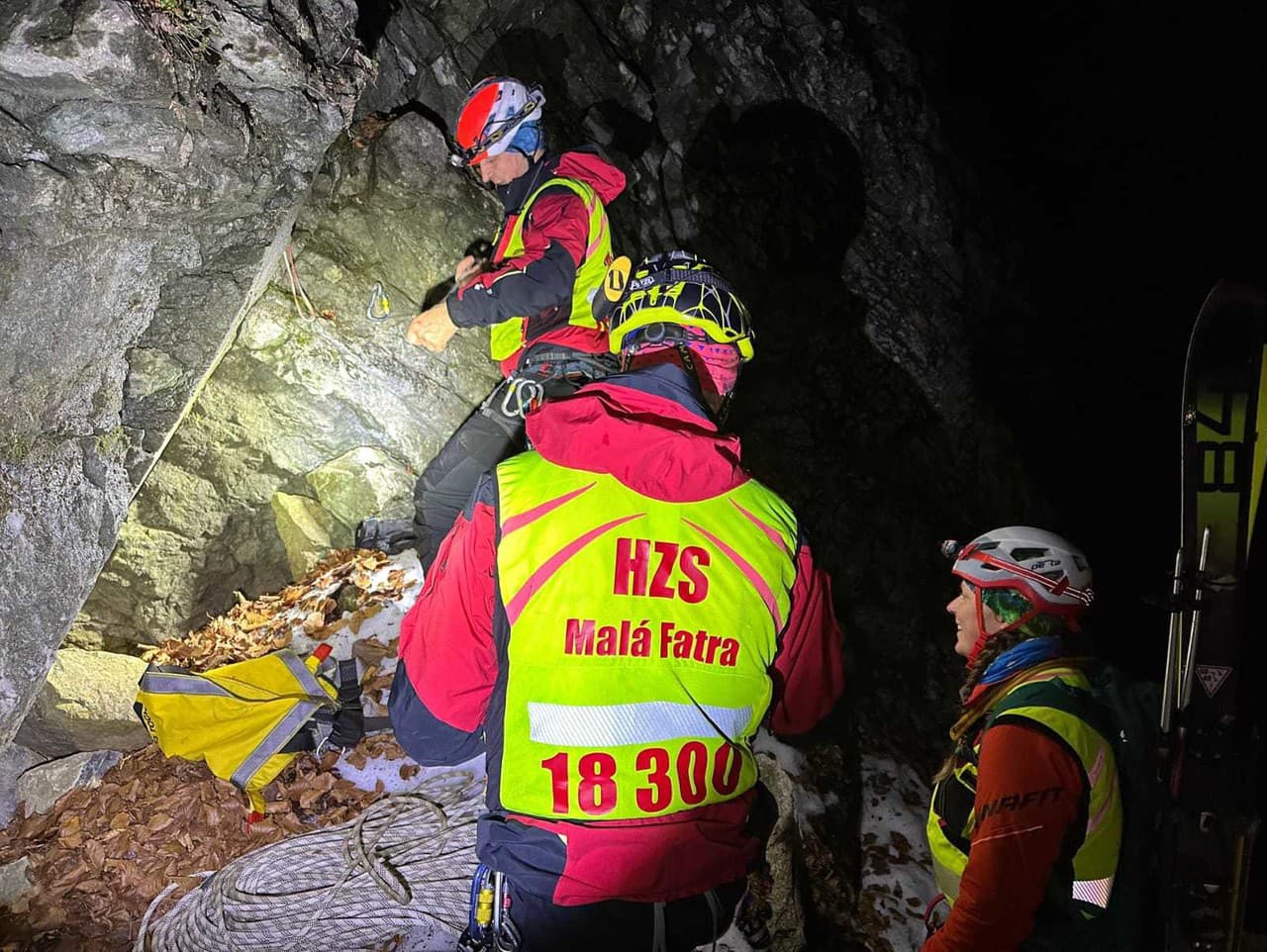 Horskí záchranári pomáhali uviaznutým lyžiarom