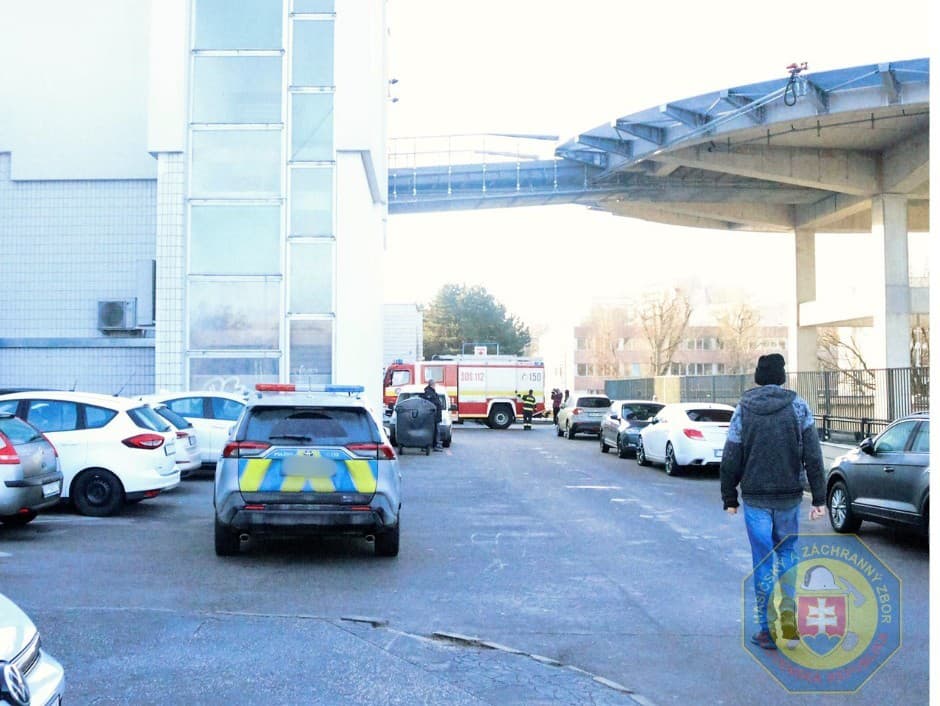 Požiar v Univerzitnej nemocnici v Bratislave uhasili zamestnanci