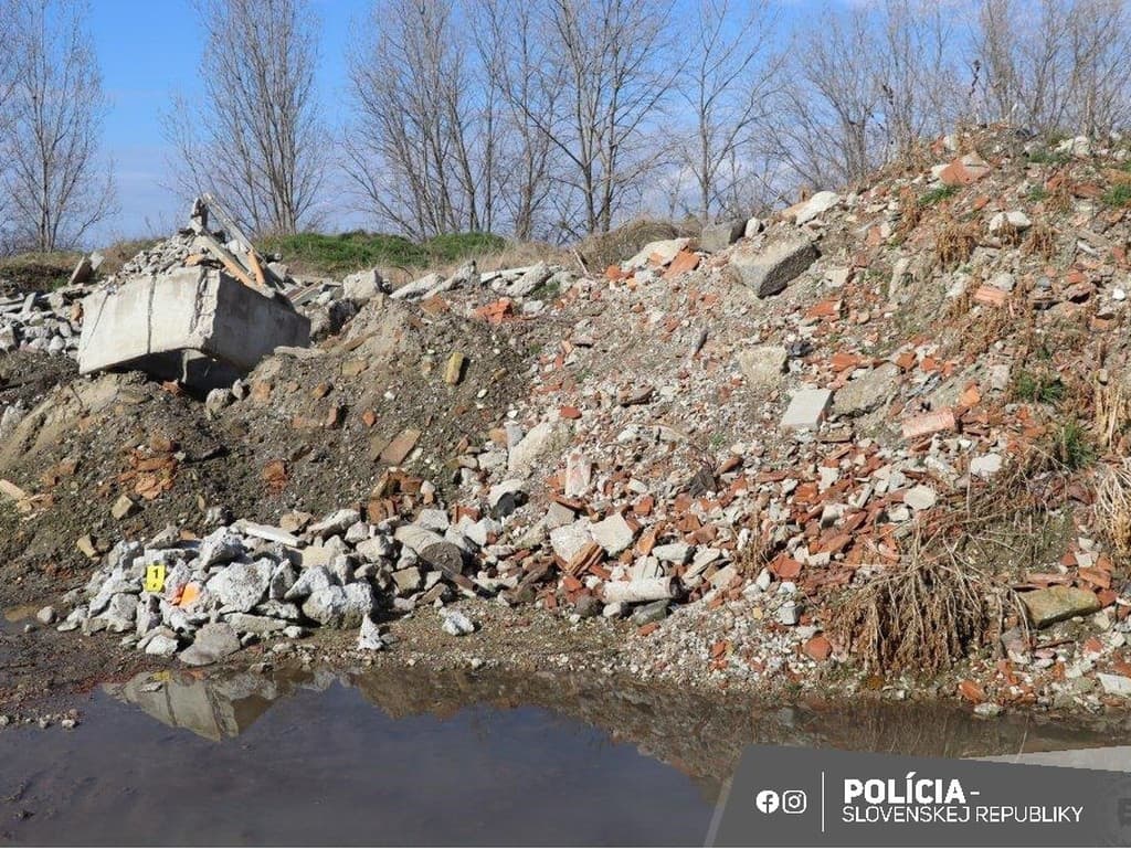 Vo Veľkých Úľanoch vznikla nelegálna skládka