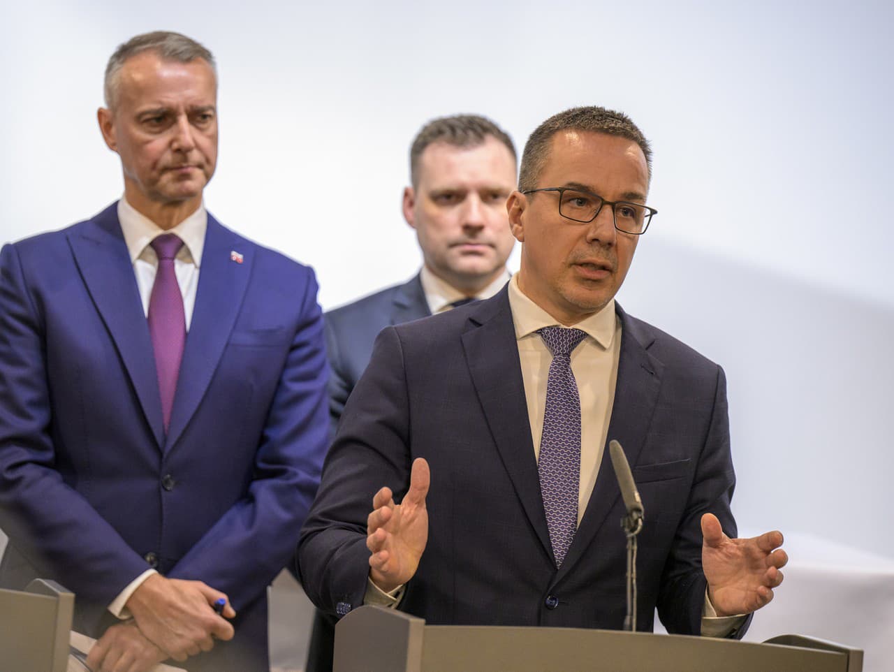Minister práce, sociálnych vecí a rodiny Erik Tomáš.