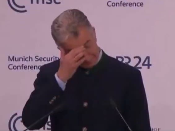 Predseda konferencie Christoph Heusgen sa v prejave rozplakal.