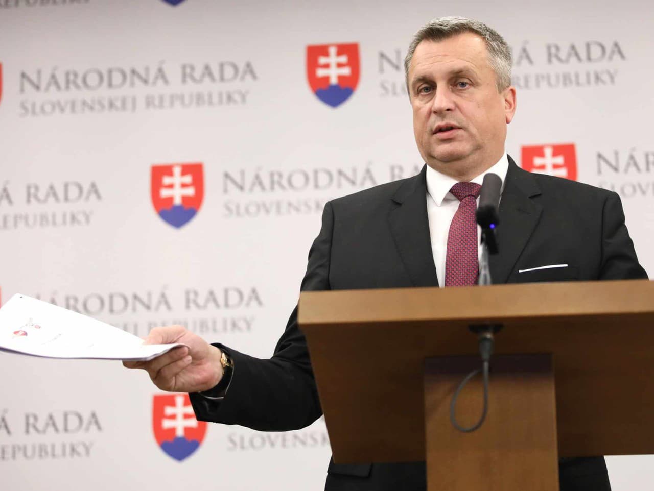 Andrej Danko nečakane ohlásil personálny nárast v klube SNS.