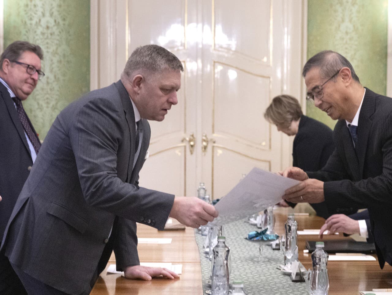 predseda vlády SR Robert Fico (Smer-SD) a predseda predstavenstva Gotion Inobat Batteries