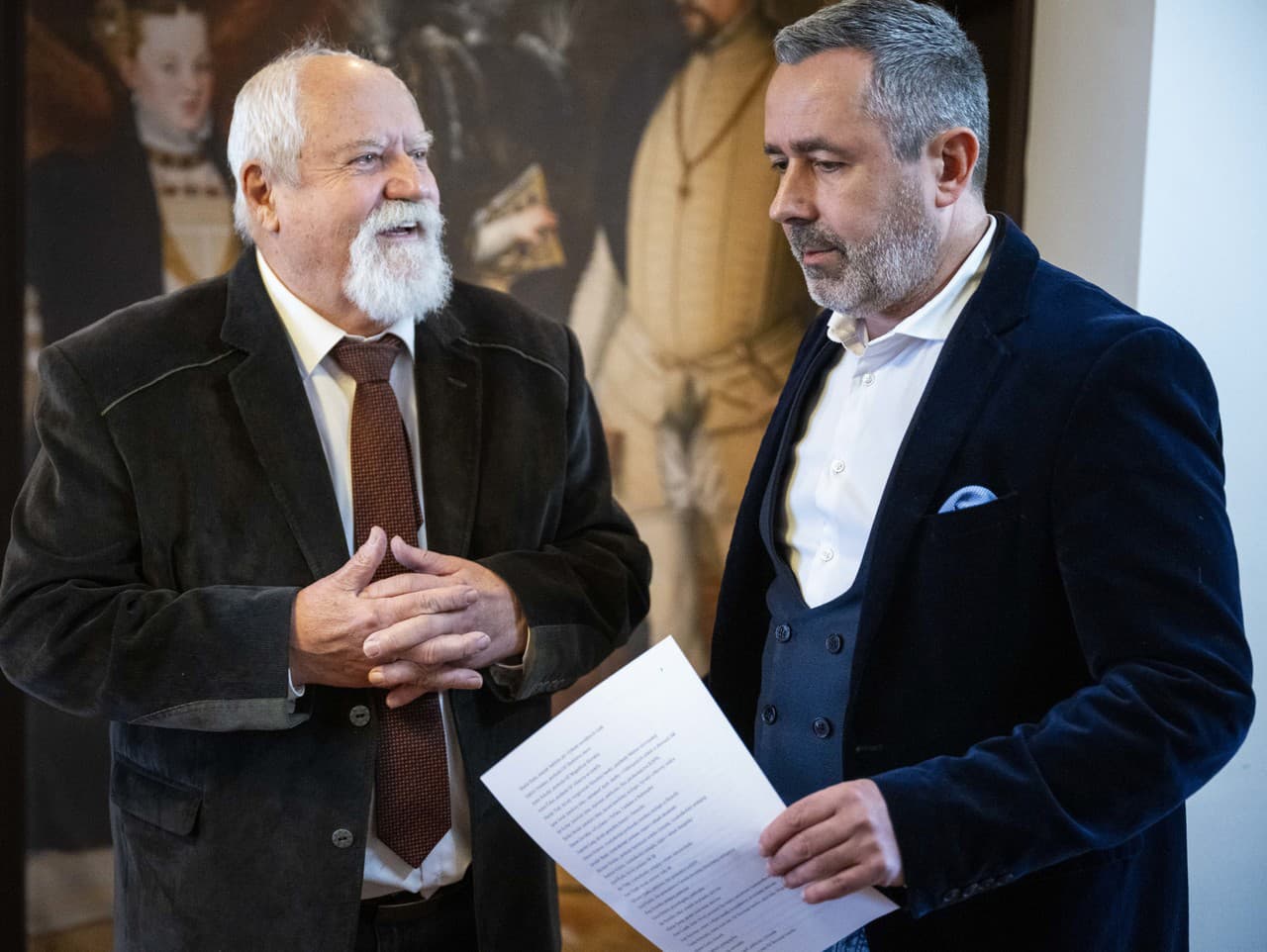 Na snímke zľava predseda OZ Kresťanskí seniori pamäť národa Viliam Oberhauser a štatutár Inštitútu pre výskum sociálnych rizík Martin Halás 