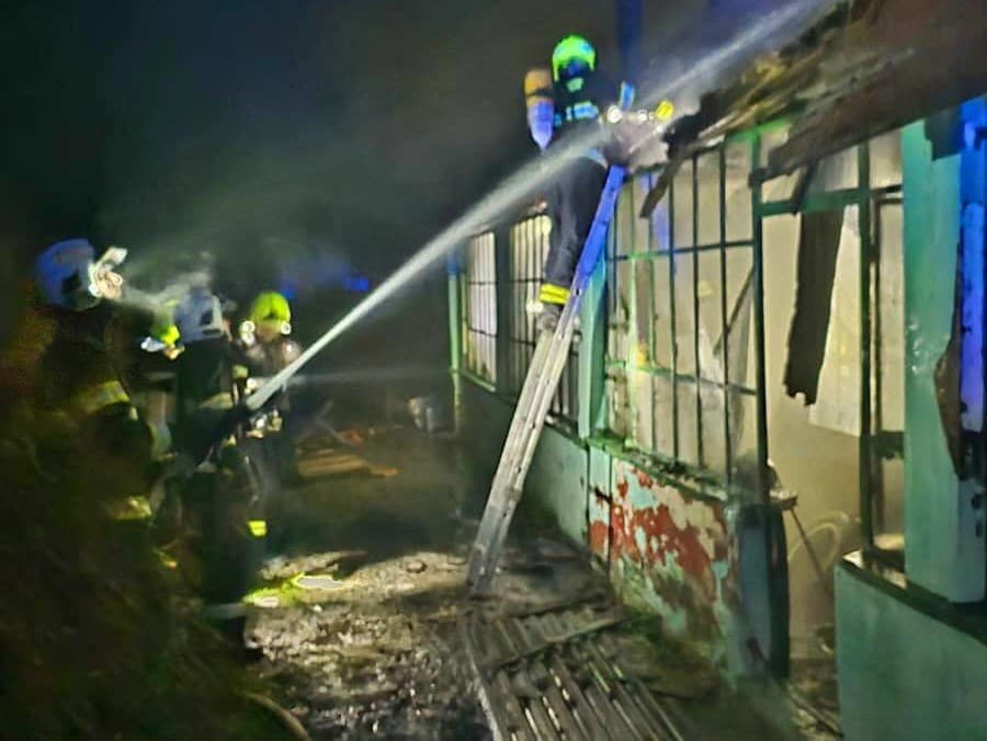 Požiar strechy rodinného domu v obci Pata
