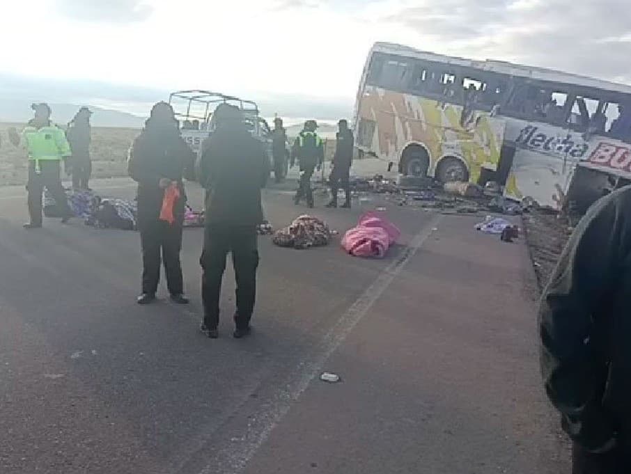 Zrážka dvoch autobusov v Bolívii.