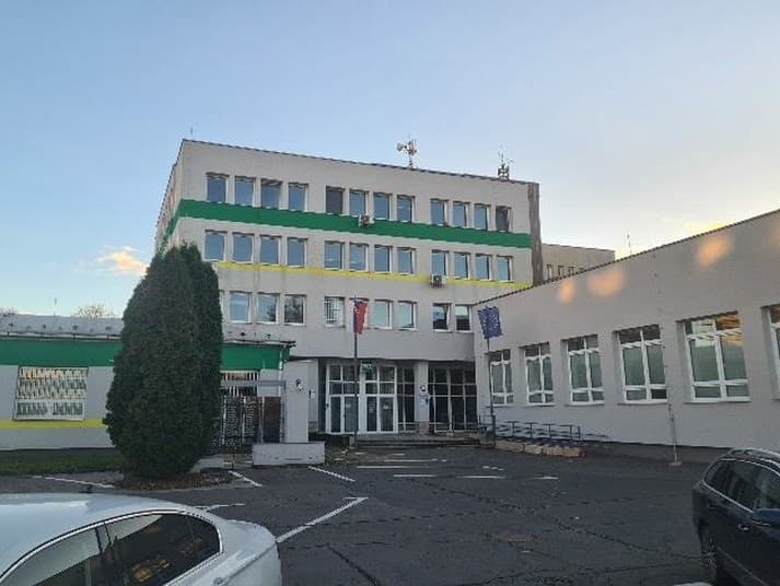 Budova Okresného riaditeľstva Policajného zboru v Lučenci.