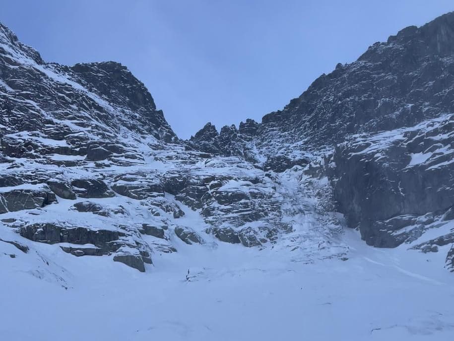 Pád lavíny neprežil slovenský skialpinista