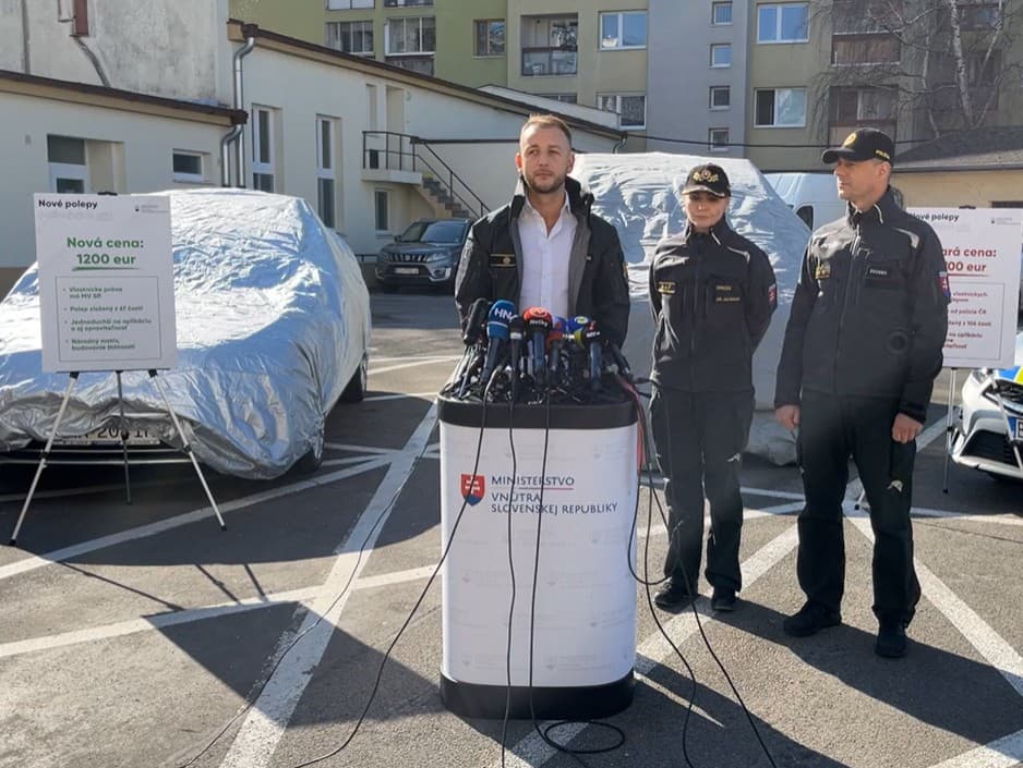Minister vnútra predstavil nový dizajn policajných áut