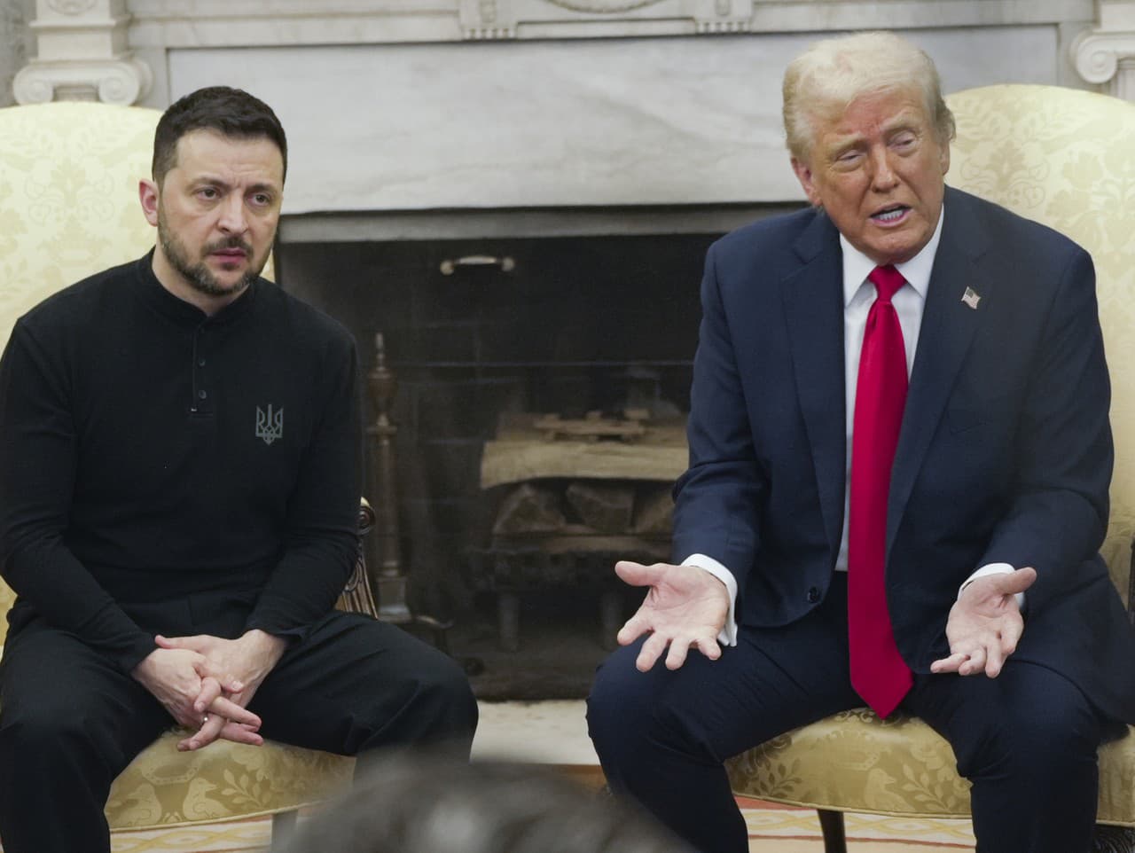 Prezident Donald Trump (vpravo) s ukrajinským prezidentom Volodymyrom Zelenským v Oválnej pracovni v Bielom dome