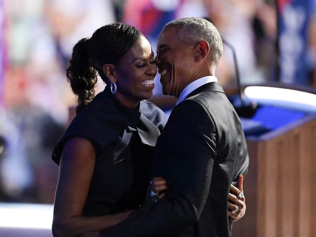 Michelle a Barack vo vrúcnom objatí