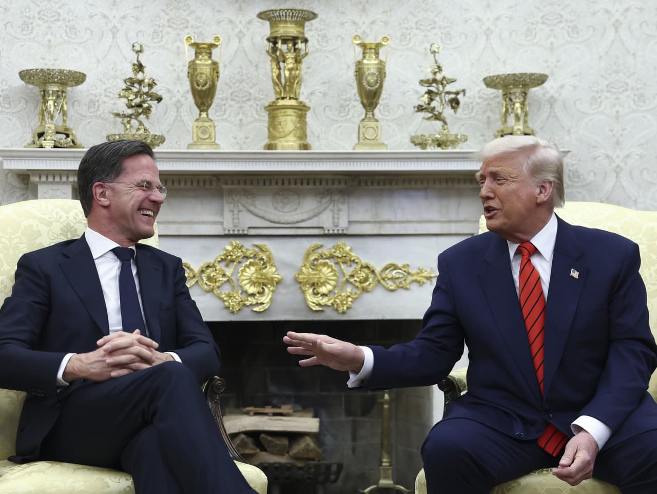 Prezident USA Donald Trump a generálny tajomník NATO Mark Rutte v Bielom dome vo Washingtone.