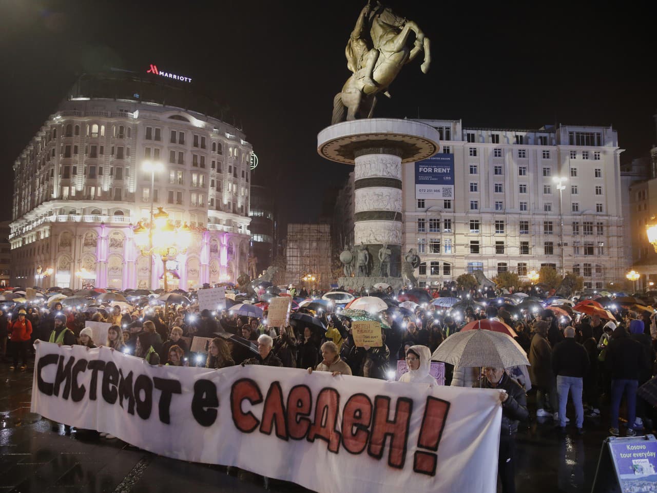 Zhromaždenie v Macedónsku za obete masívneho požiaru nočného klubu v meste Kocani 