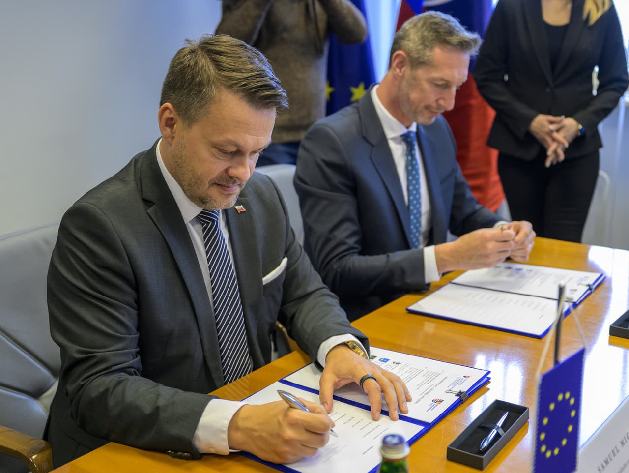 minister investícii, regionálneho rozvoja a informatizácie SR Samuel Migaľ (nominant Smer-SD) a predseda Prešovského samosprávneho kraja Milan Majerský