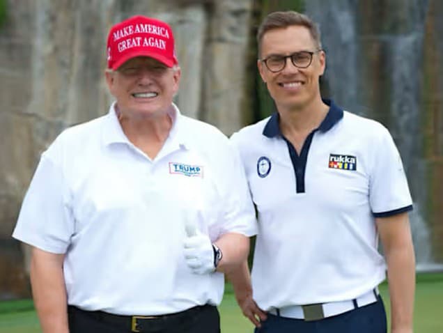 Donald Trump a Alexander Stubb si zahrali golf.