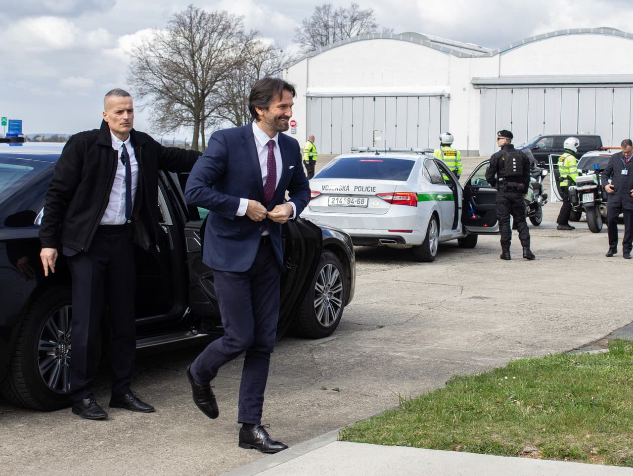 minister obrany Kaliňák navštívil obranné firmy v Česku