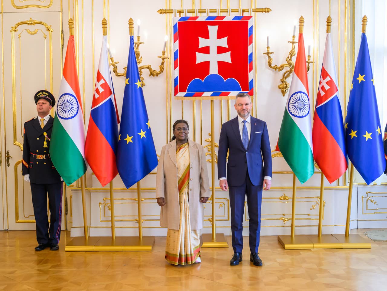 Prezident SR Peter Pellegrini privítal indickú hlavu štátu Draupadí Murmúovú