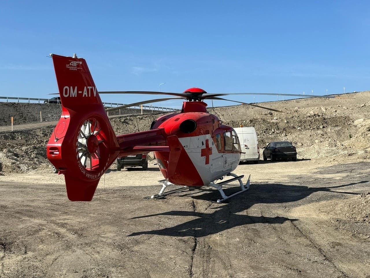 Krištof 01 bol dopoludnia vyslaný k mestskej časti Vajnory, kde došlo k zavaleniu robotníka stavebným materiálom