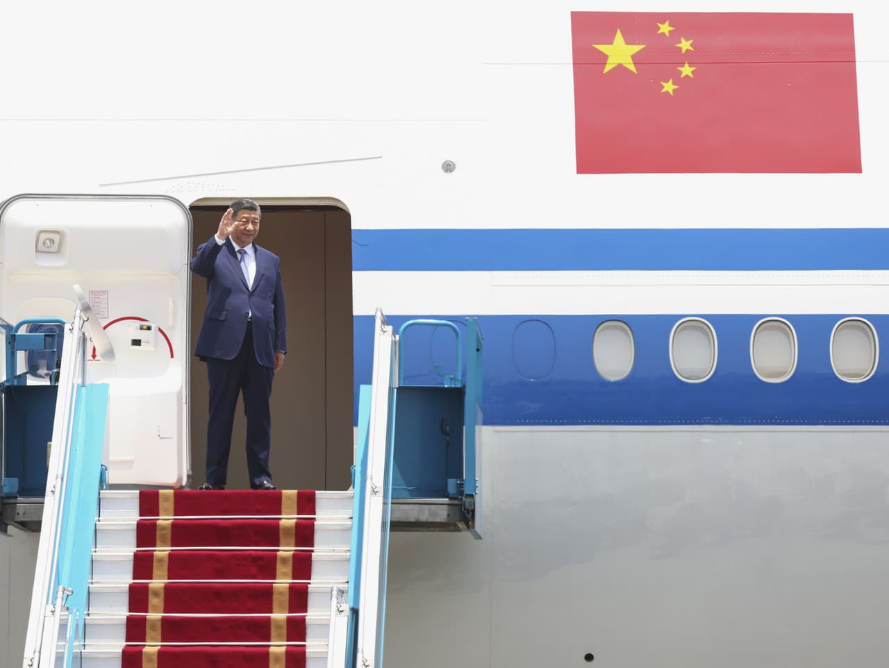 Si Ťin-pching prišiel na návštevu Vietnamu