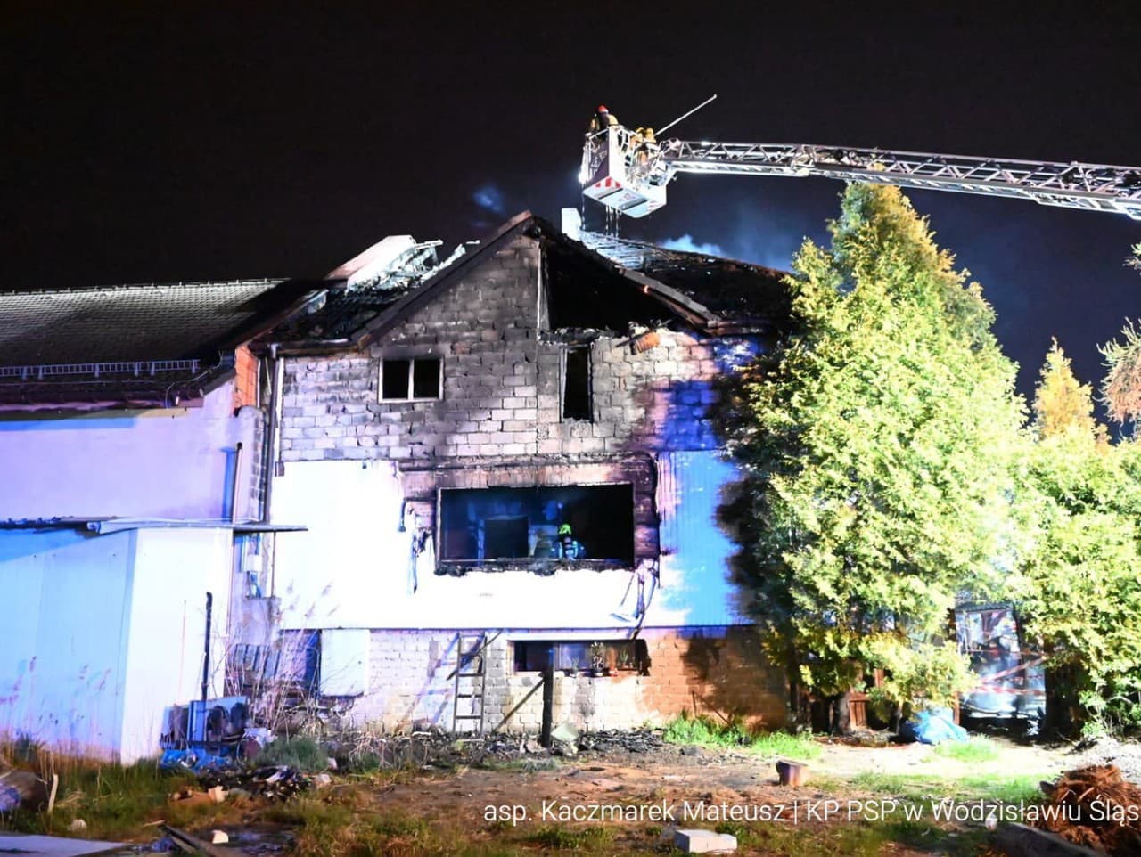 Pri požiari ubytovne v poľskom meste Pszów zomrelo päť ľudí