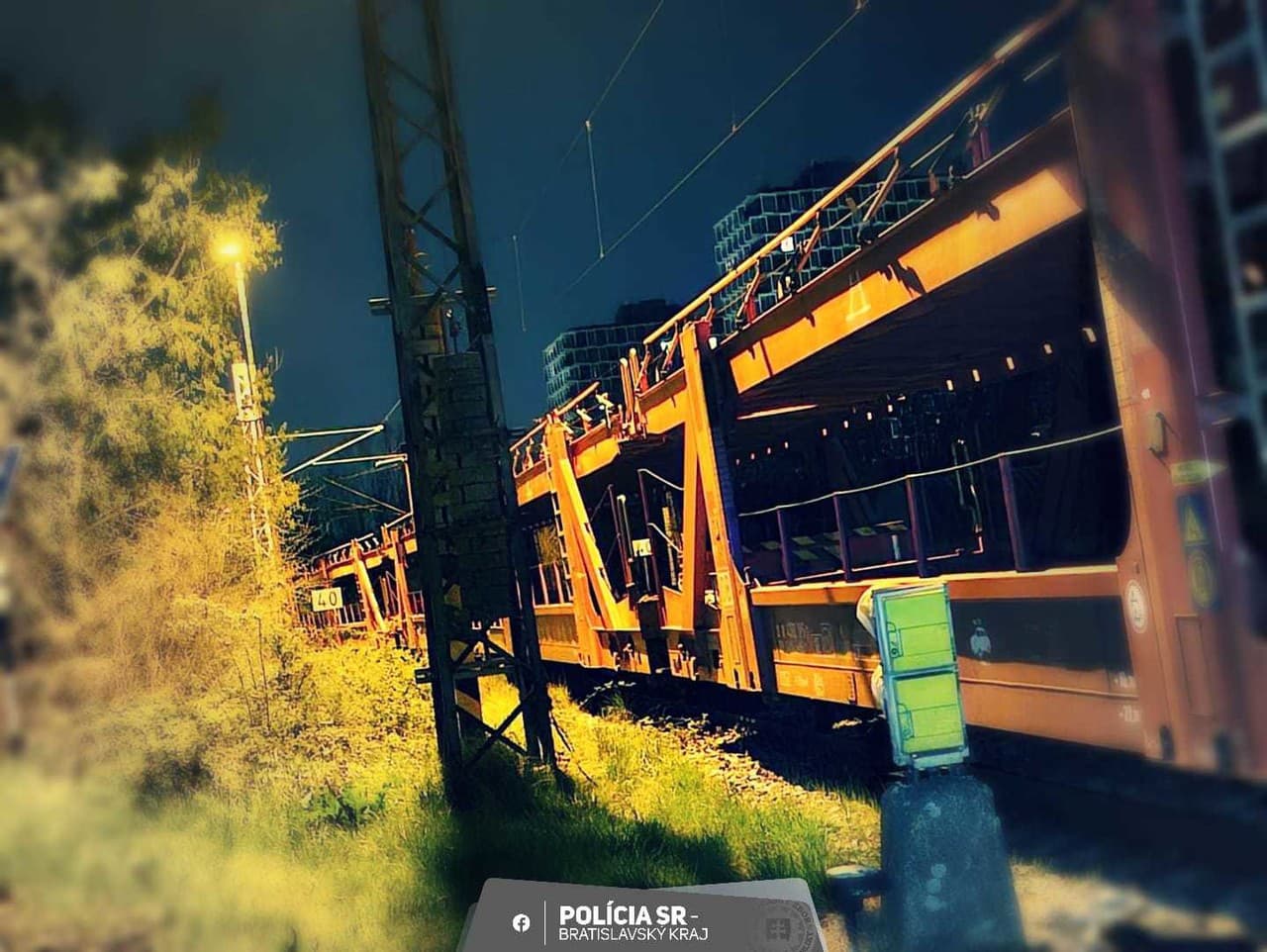 Nákladný vlak usmrtil človeka