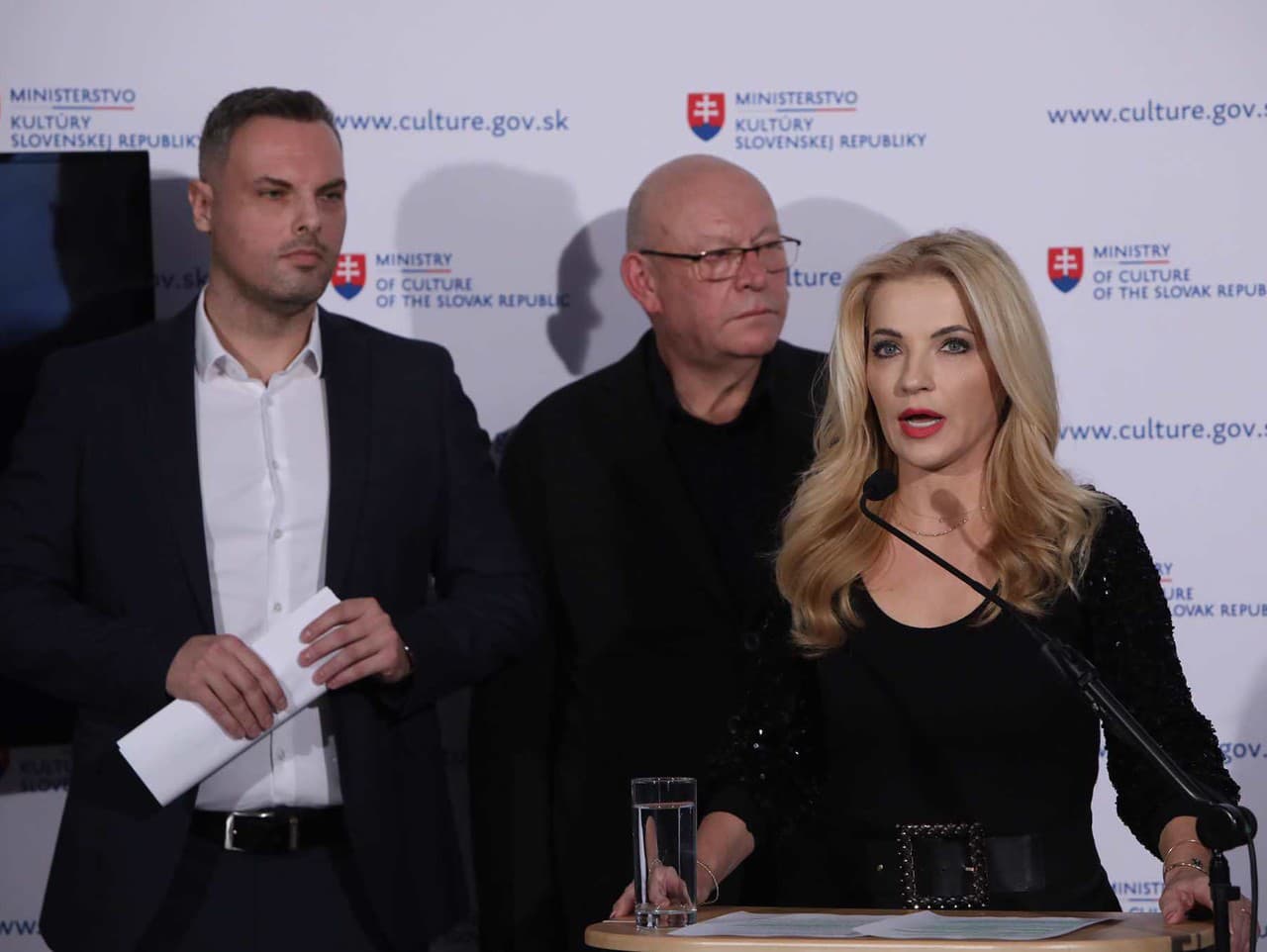 Zľava Peter Nemec, Matúš Oľha a ministerka Martina Šimkovičová