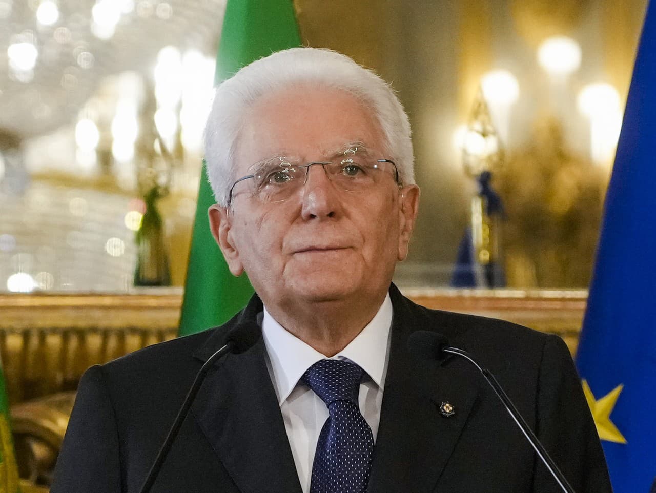 Taliansky prezident Sergio Mattarella oznamuje, že podpísal dekrét o rozpustení parlamentu.