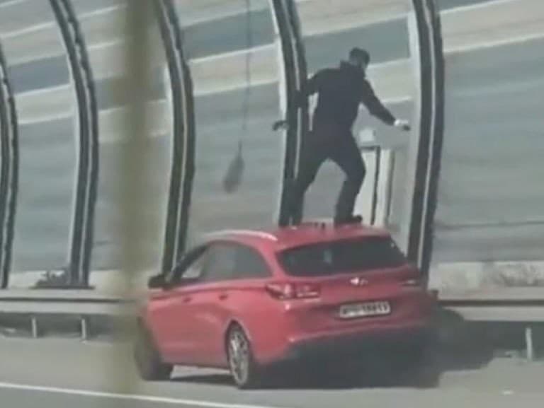 Nadrogovaný Bielorus spôsobil na diaľnici chaos.