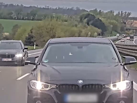 Cestná pirátka narazila na nesprávne auto, pred ňou bolo civilné auto českej polície