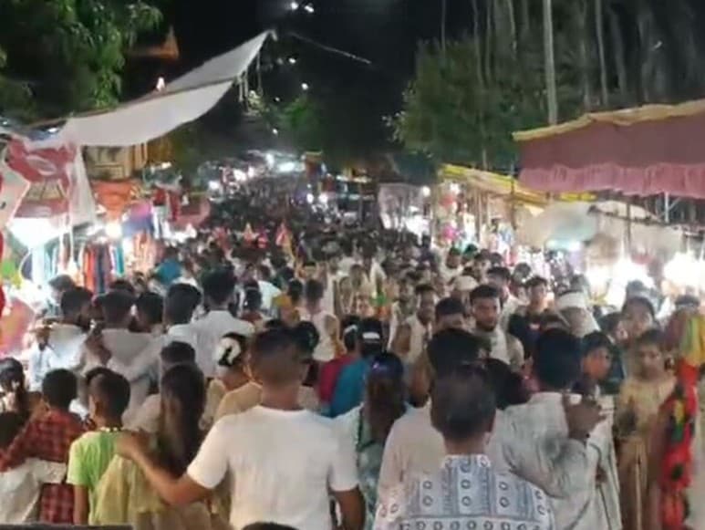 Zábery z chrámu Sree Lairai Devi v dedine Širgao, kde v sobotu v skorých ranných hodinách vypukla tlačenica počas chrámového festivalu v severnej Góe.