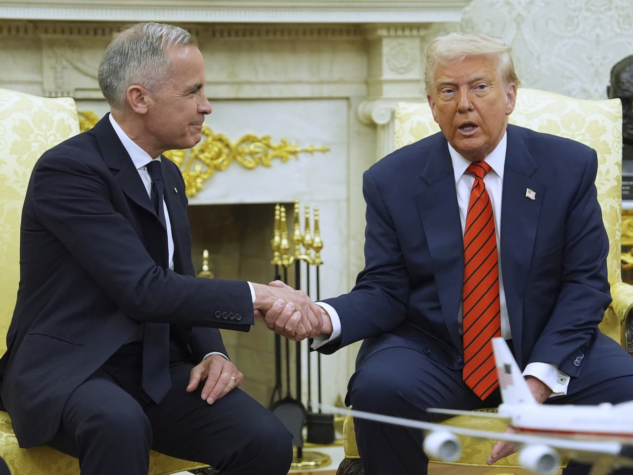 Americký prezident Donald Trump a kanadský premiér Mark Carney.