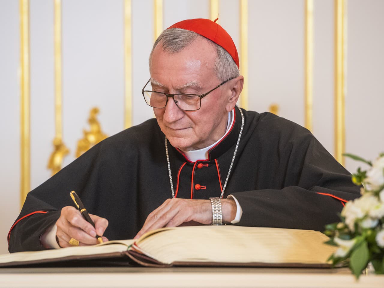 Pietro Parolin čelí kritike za vzťahy s Čínou.