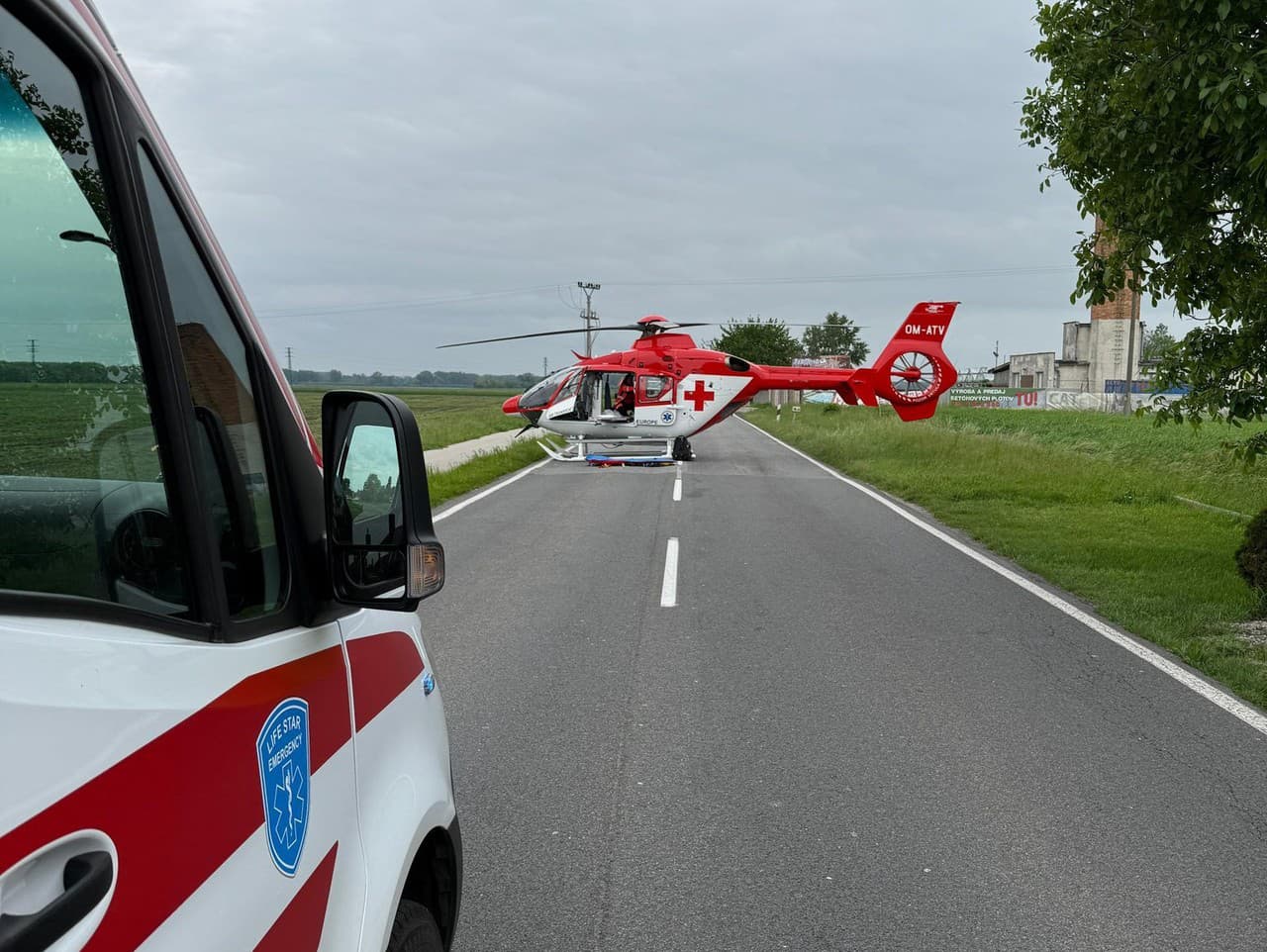 Posádka Krištof 01 z Bratislavy zasahovala pri vážnom úraze staršej pani v k.o. Veľké Dvorníky (okr. Dunajská Streda)