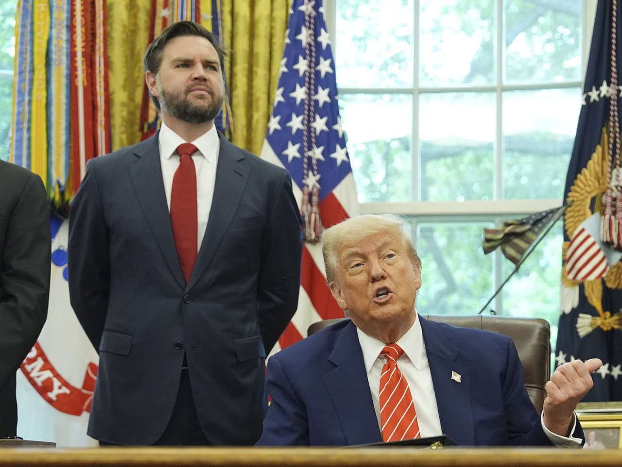 Americký prezident Donald Trump s viceperezidentom J.D. Vanceom 
