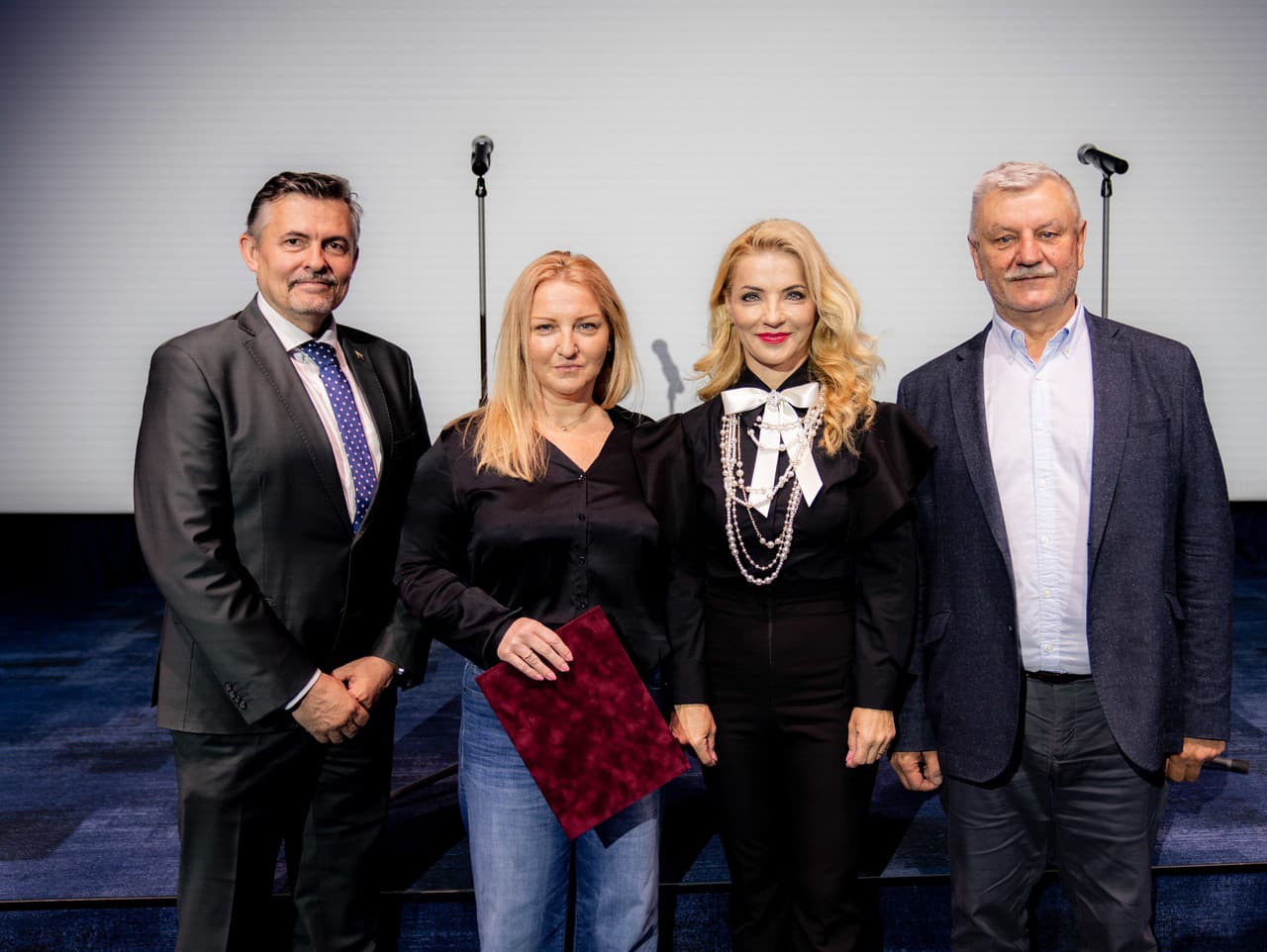 Zľava generálny tajomník služobného úradu Ministerstva kultúry (MK) SR Lukáš Machala, nová generálna riaditeľka STVR Martina Flašíková, ministerka kultúry SR Martina Šimkovičová (nominantka SNS) a predseda Rady STVR Jozef Krošlák