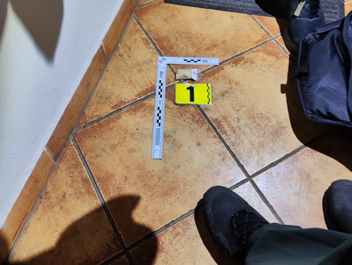 Protidrogová akcia v Bytči, polícia zadržala dve osoby