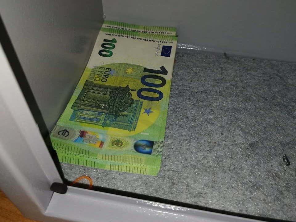 Muž mal falšovať bankovky a podozrivý je aj z drogovej činnosti