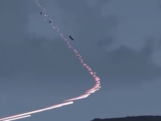 Zábery na začiatku videa pochádzajú z českej videohry Arma III