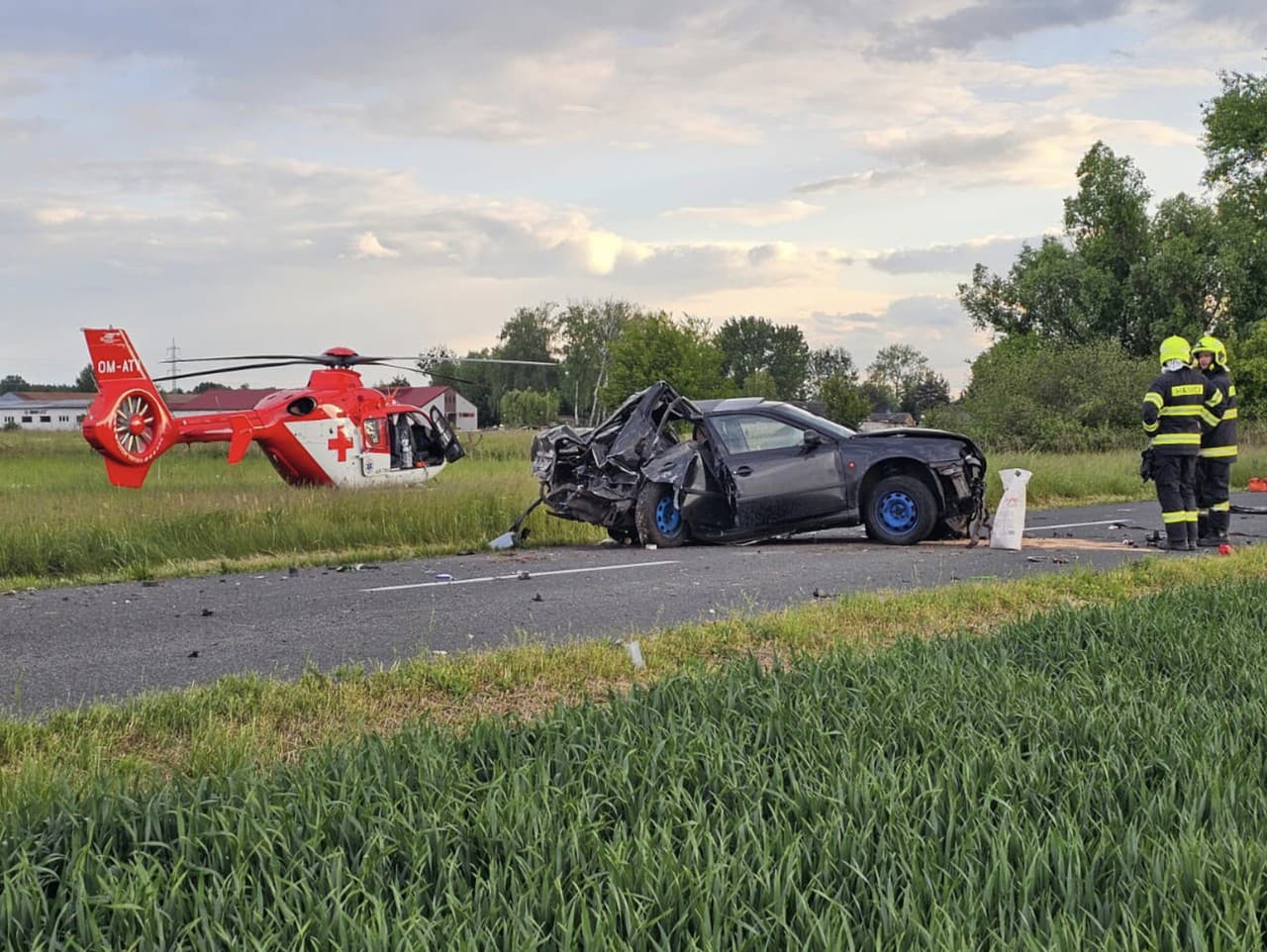 Leteckí záchranári zasahovali pri vážnej dopravnej nehode v obci Kuklov
