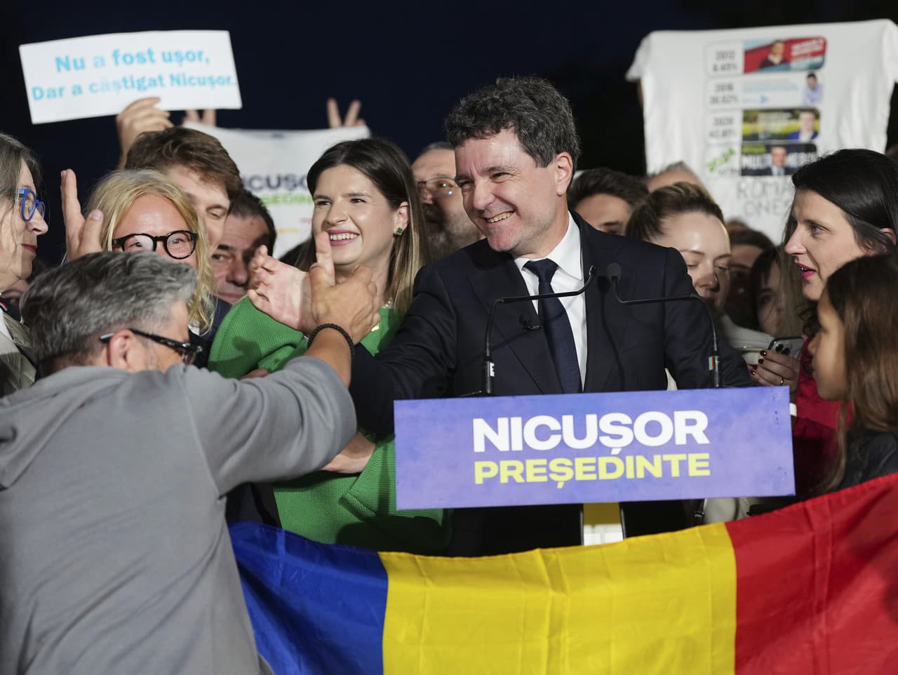 Exit polly naznačujú v druhom kole prezidentských volieb v Rumunsku víťazstvo centristického starostu Bukurešti Nicušora Dana