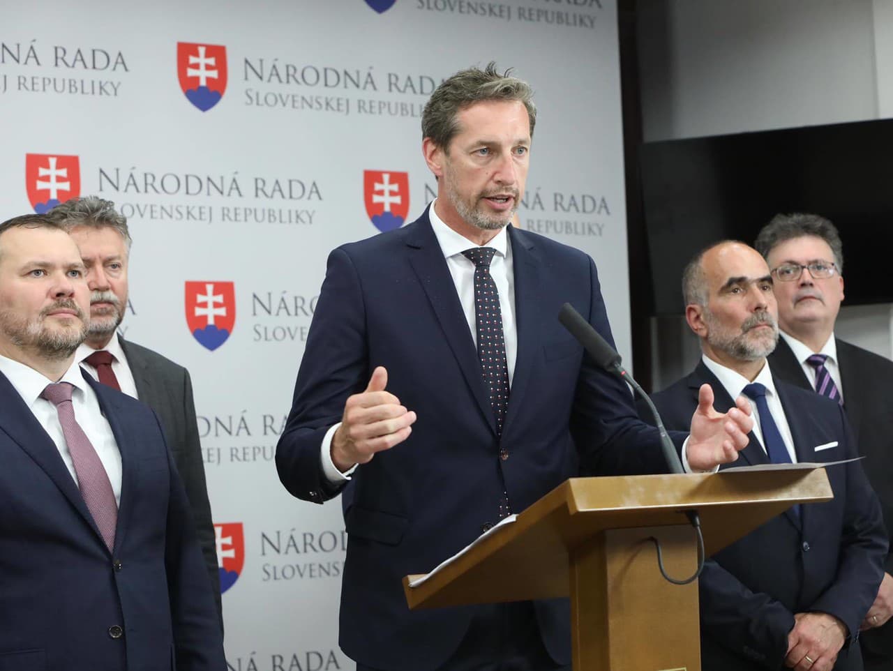 KDH je podľa politológa v pasci a pred Sofiinou voľbou.