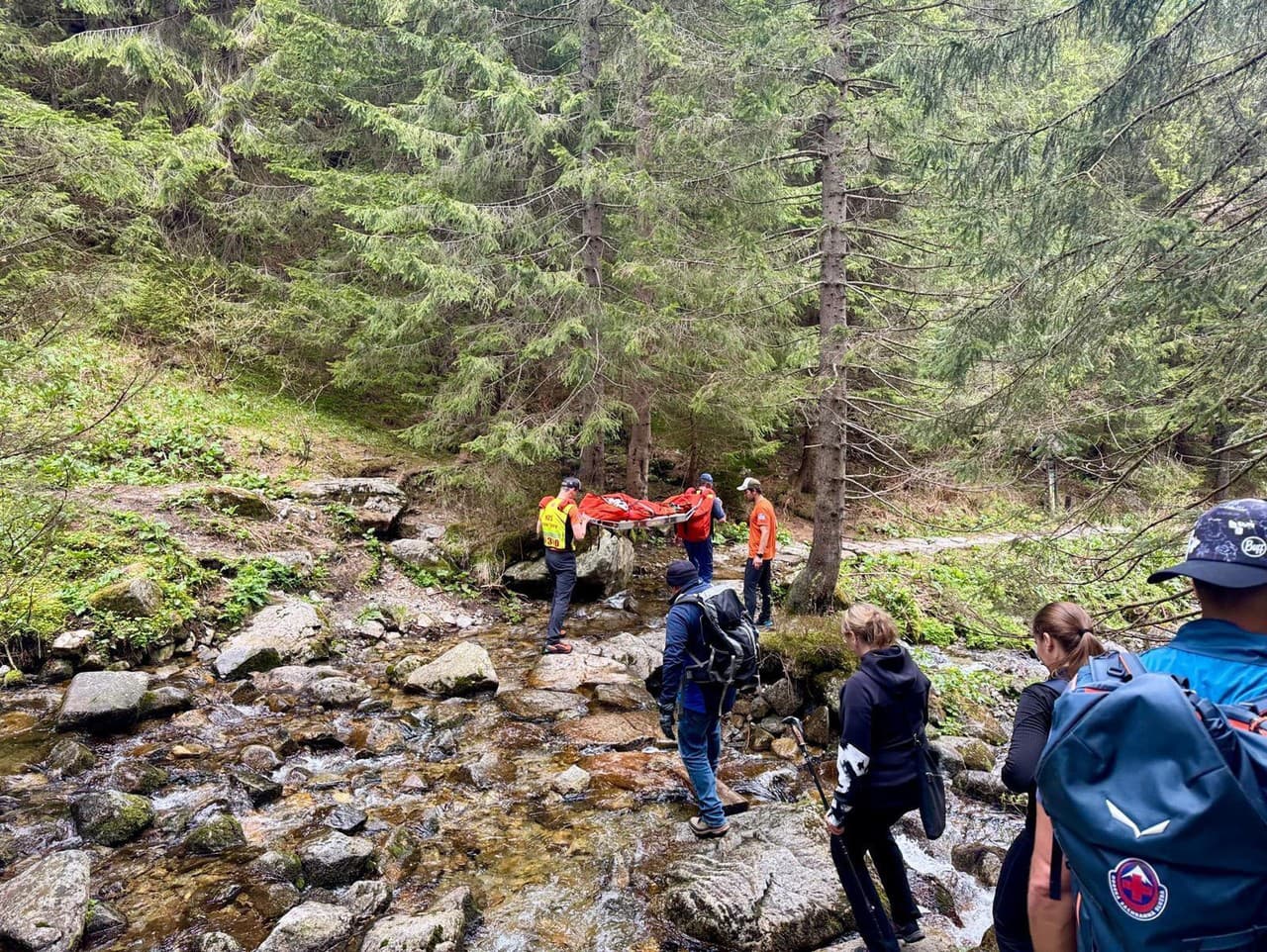 Horskí záchranári pomáhali dvom turistkám pri úrazoch
