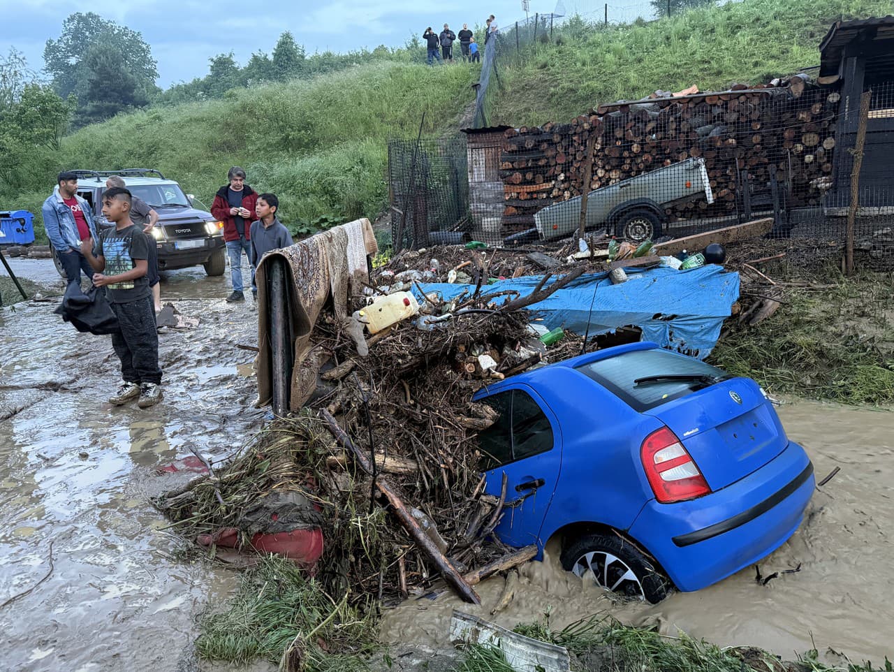 Pre silné búrky zasahovali hasiči vo viacerých obciach v Prešovskom kraji