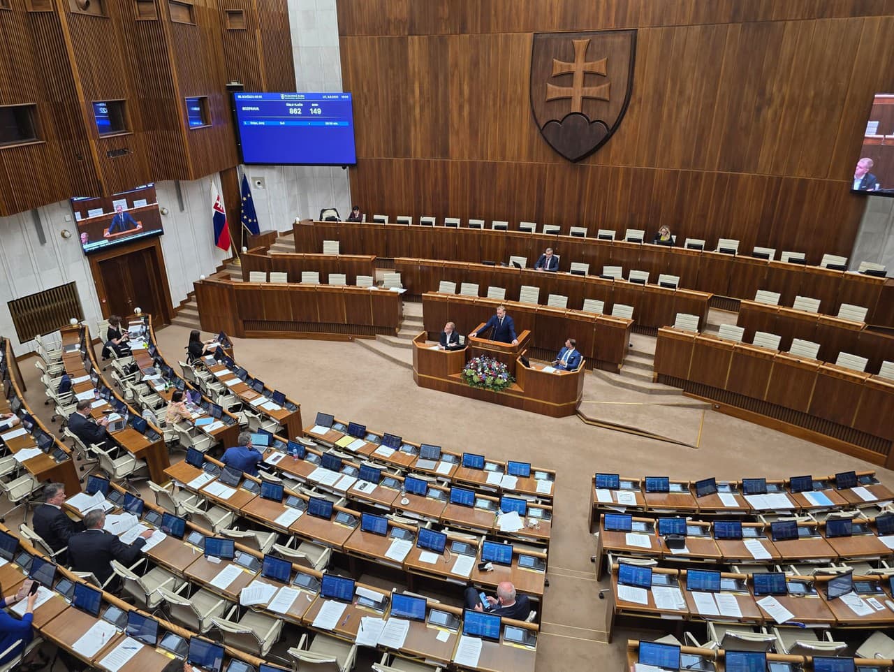 Takmer všetci poslanci podporili čiastočné zrušenie transakčnej dane.