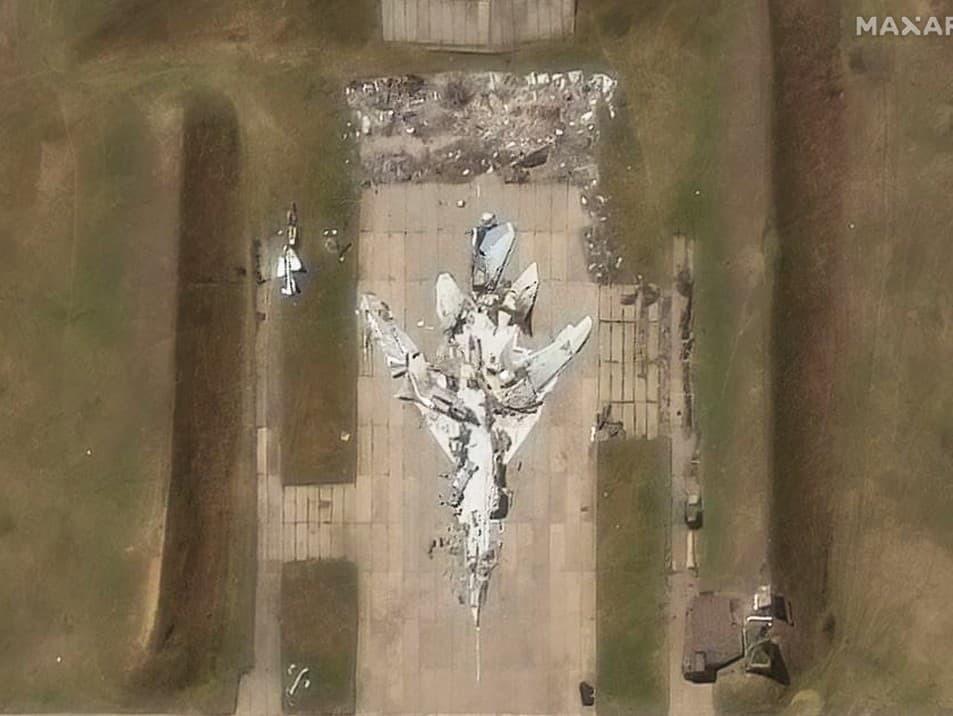 Ruský bombardér je úplne zničený.