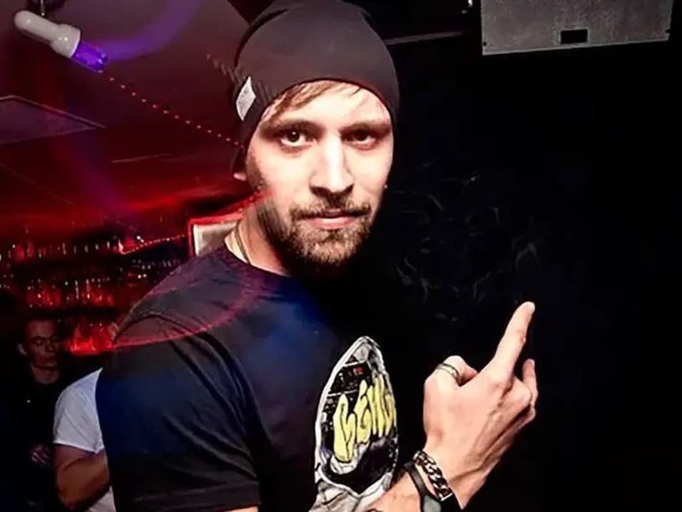 Arťom Timofejev má stáť za ničivými útokmi.